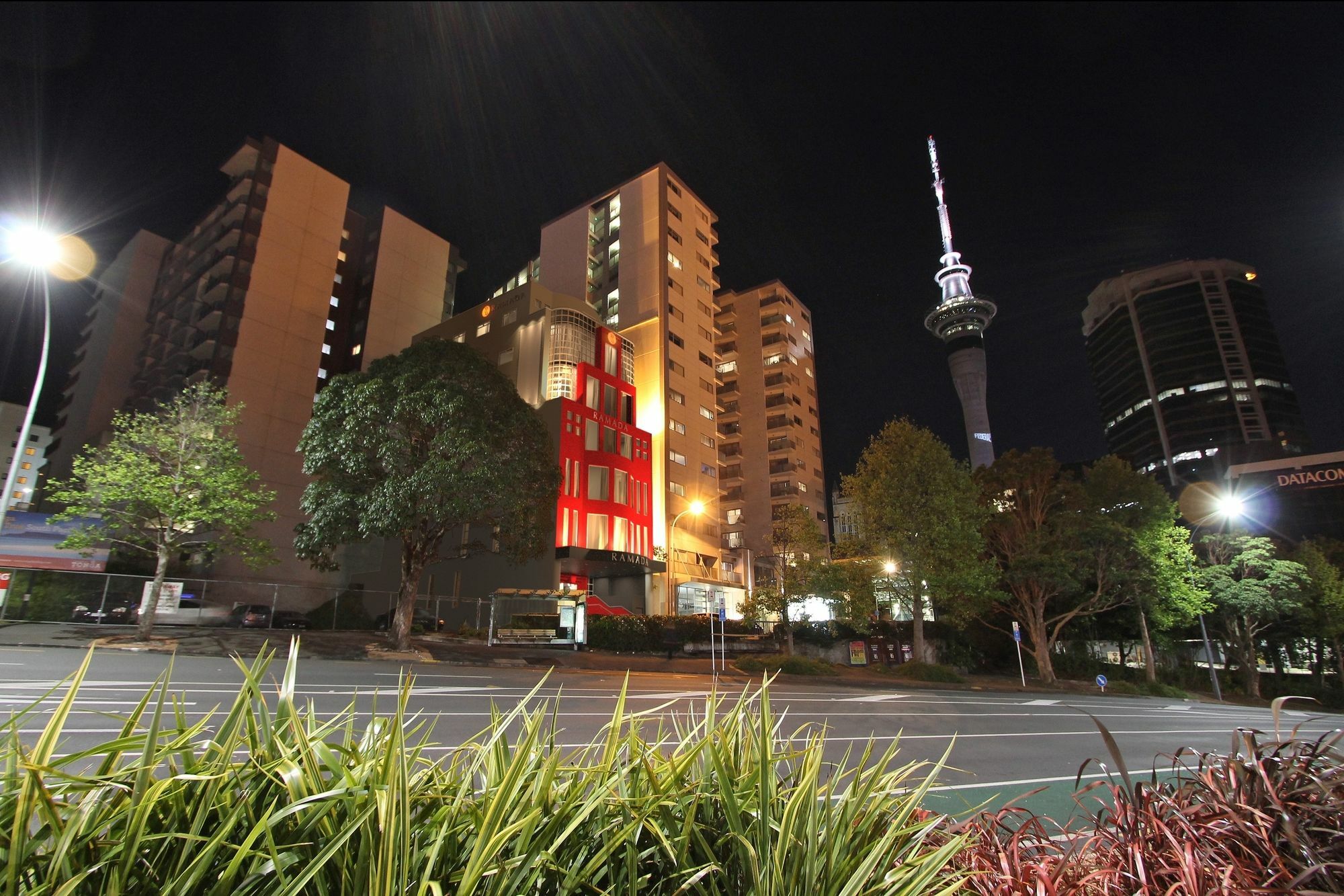 Ramada Suites By Wyndham Auckland - Federal Street Exterior foto